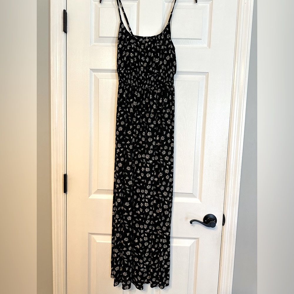 SO | Daisies Black Maxi Dress w/ Pockets (size S)
